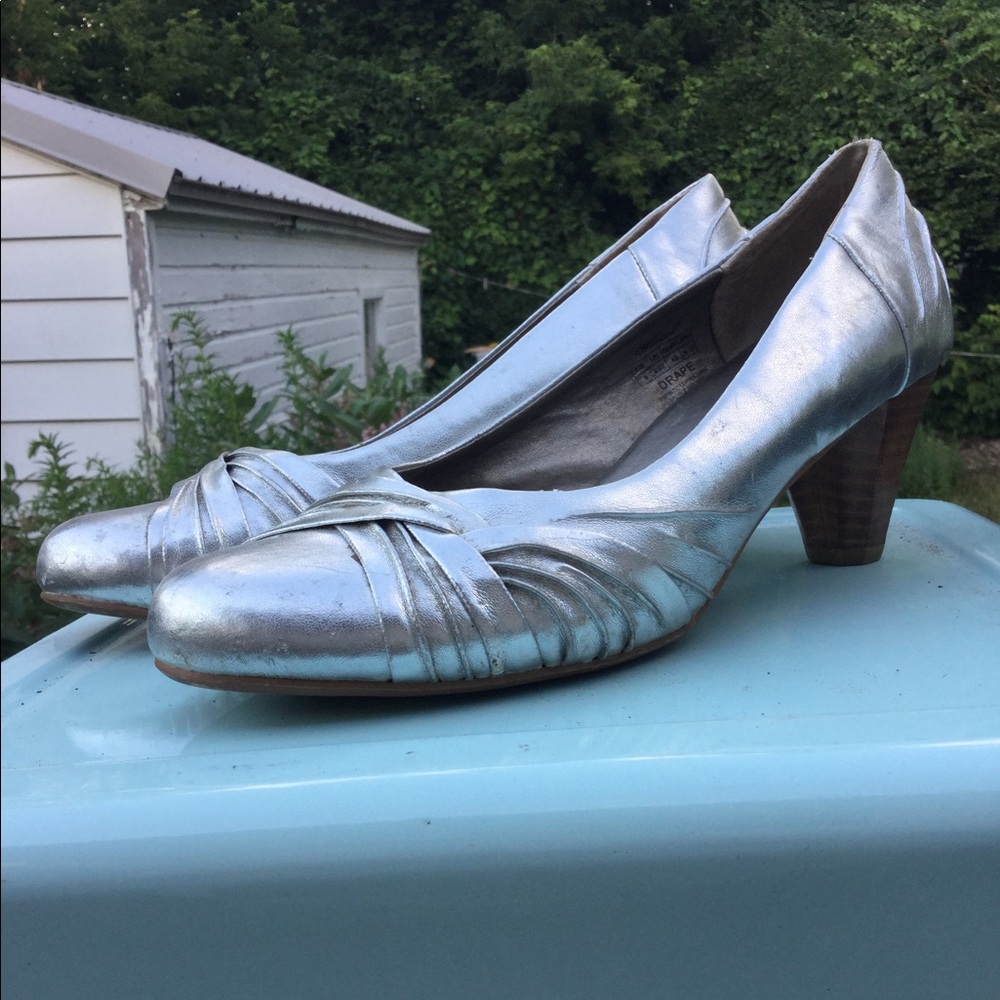 -WANTED- Dress Shoes- Silver size 8